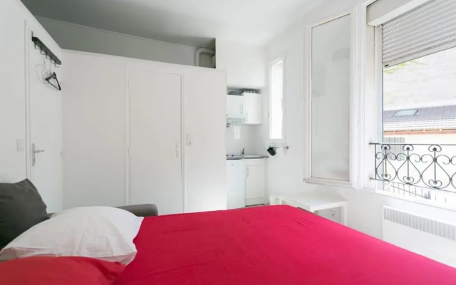 Charming Parisian studio!