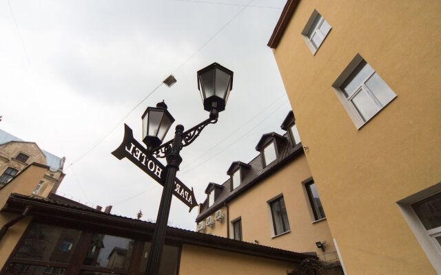 Antares Apart Hotel Львов вид на фасад