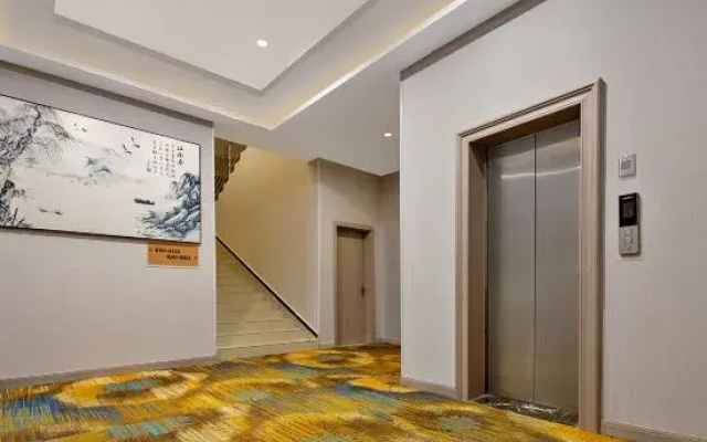 Jingfeng Hotel (Chongqing West Railway Station Southwest Hospital)