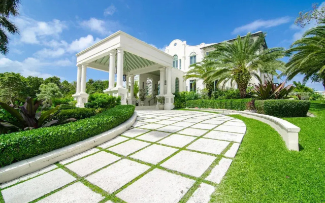 Villa B by the Sea in Nassau
