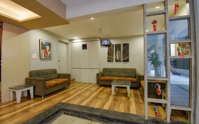 FabHotel Royce Studio