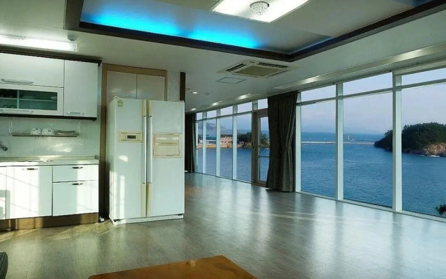 Yacht Pension