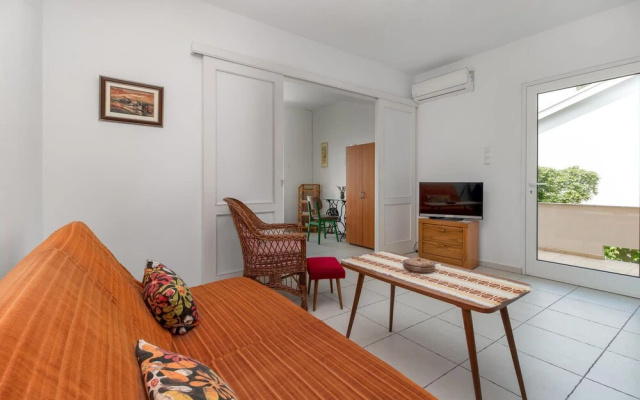 Stunning Apartment in Dramalj With Wifi and 2 Bedrooms