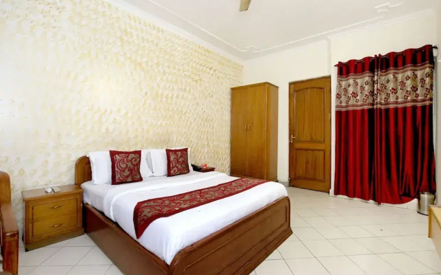 Hotel Paradise by OYO Rooms