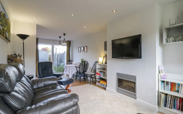 25 Resbury Close