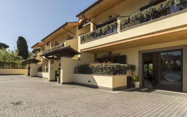 Отель Borgo Castel Savelli Италия, Гроттаферрата - отзывы, цены и фото номеров - забронировать отель Borgo Castel Savelli онлайн вид на фасад