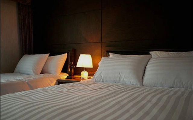Tourist Hotel The Red