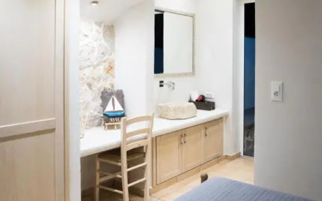 Kathara Bay Suites & Apartments