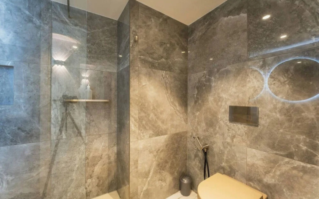 Official Mercury Suites With Rooftop Pool Access