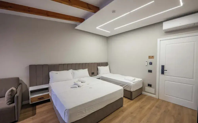 Golemi Lux Hotel