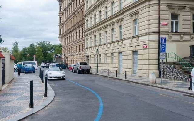 Отель Romantic near Charles Bridge - 1 Br Apts Прага