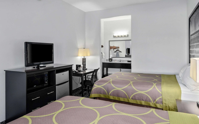 Super 8 by Wyndham Carthage TX