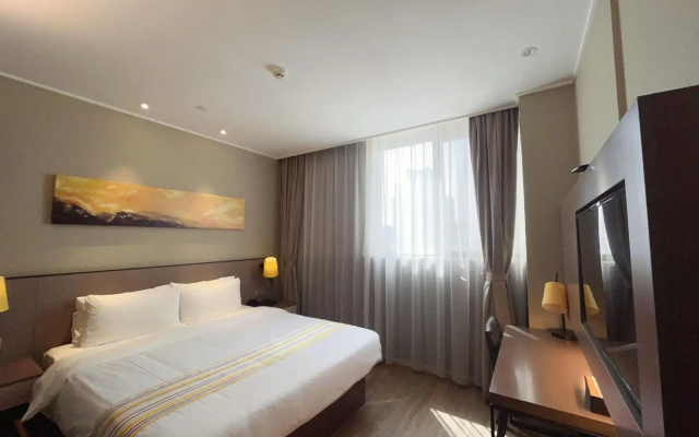 Homeinn Plus Hotel (Shanghai Dishui Lake Port City New World)