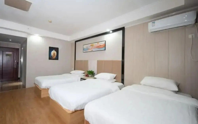 Dongcheng Hotel (Nanchang Wanxianghui Aixihu West Metro Station Branch)