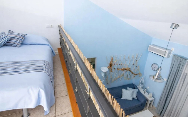 Beach Vibe - Seaside Stay w Balcony Near Volos