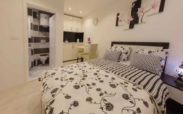 Appleline Apartments (Apple Studios & Rooms) 