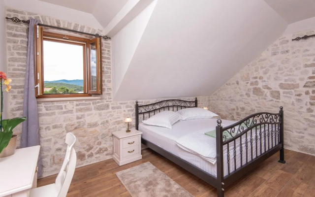 Stunning Home in Loviste With Wifi and 3 Bedrooms