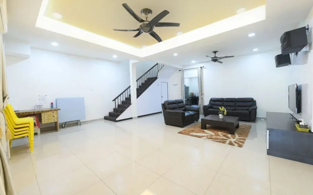 Super OYO 90579 U Inn