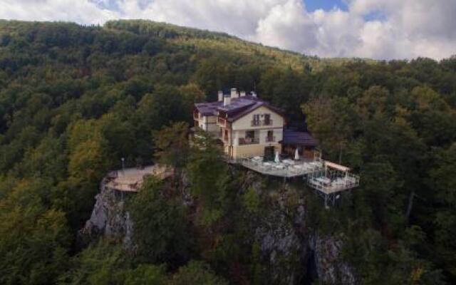 Family Hotel Balkanci Боженци вид на фасад