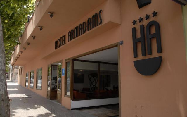 Hotel Armadams вид на фасад