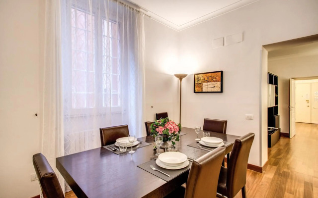 Holiday Apartment Bernini Near The Trevi Fountain - 4 Bedroom