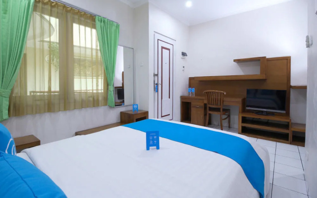 RedDoorz near Setrasari Mall 2