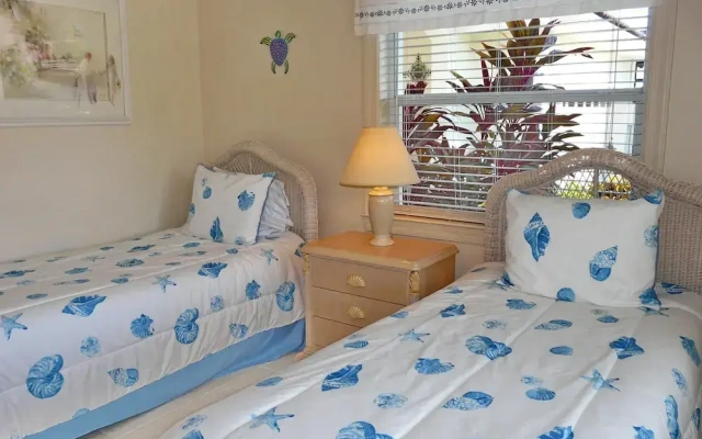 Pet-friendly Waterside Home With Pool/steps to Beach