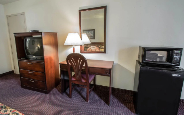 Rodeway Inn & Conference Center