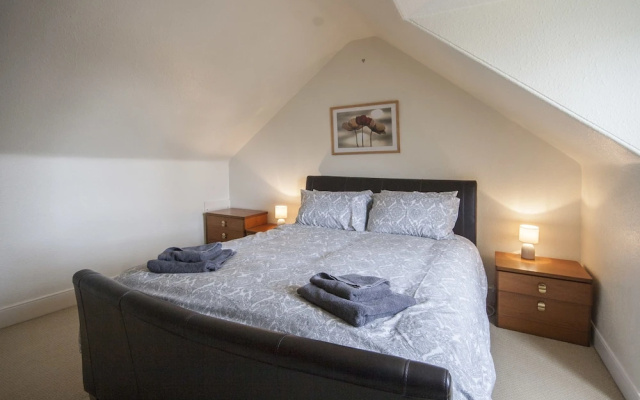 1 Varis Apartments