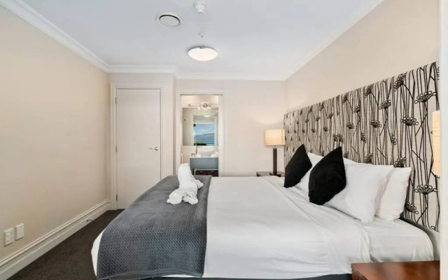 The Beacon - 2 Bedroom Luxe Apartment