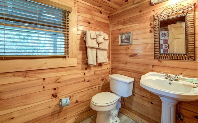 Hemlock Manor by Jackson Mountain Rentals