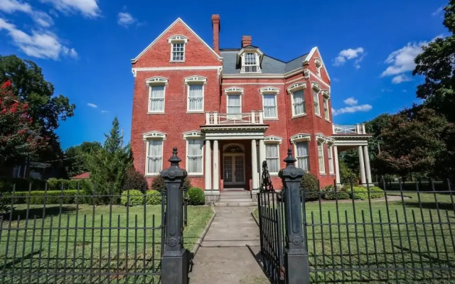 Wright Mansion - An Impressive Victorian Estate