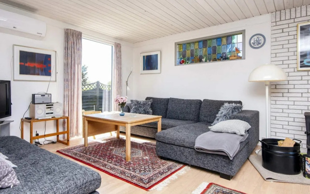 6 Person Holiday Home in Glesborg