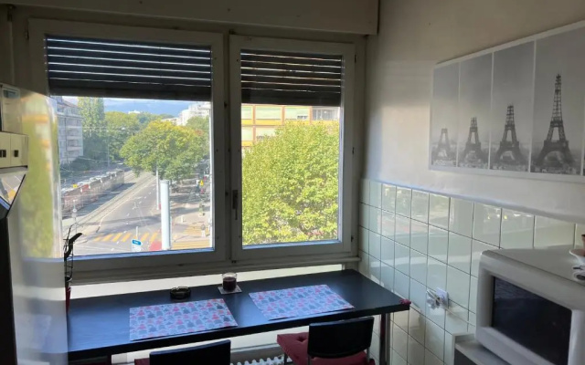 2 Bedroom flat near Nations and in the center