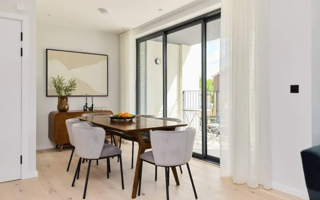 The Brondesbury Place - Bright 2bdr Flat With Balcony + Parking