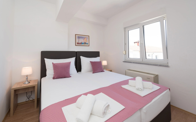 Apartment Karlo 220m from the beach