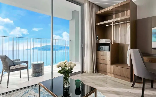 Premier High Ocean View Panorama
