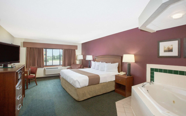 AmericInn by Wyndham Kearney