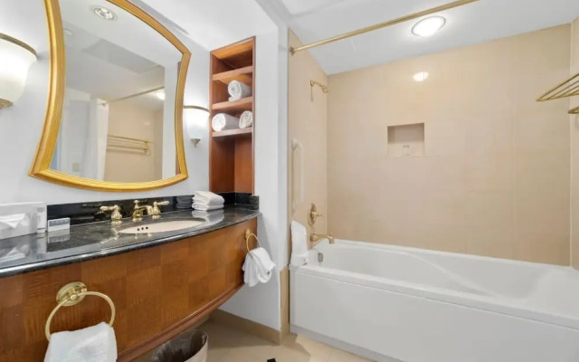 Sleep 6 Stylish 1BR 2BA Beachfront Cozysuites