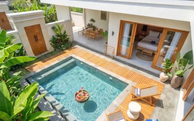 Dasha 2 - Chic 2BR Canggu Hideaway with Spacious Pool & Patio