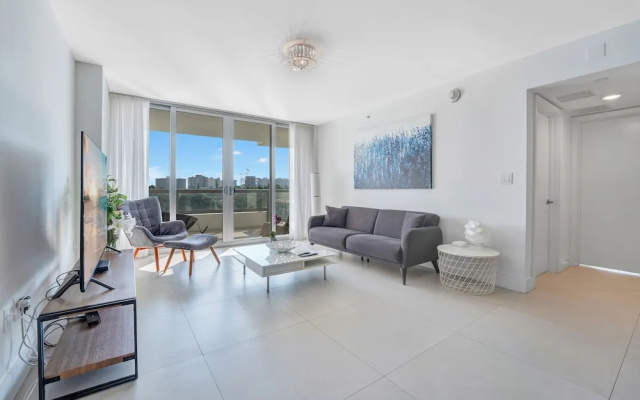 Stunning 2BR 2BA Bay Harbour with Pool
