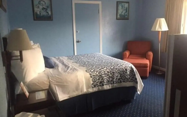 Days Inn by Wyndham Cleveland Lakewood
