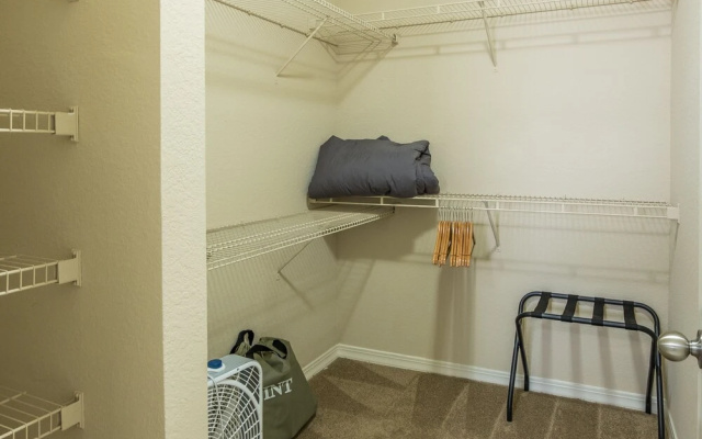 1 BR and 2 BR Jacksonville Beach Apt with Parking by Frontdesk