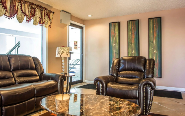 Quality Inn & Suites West Bend