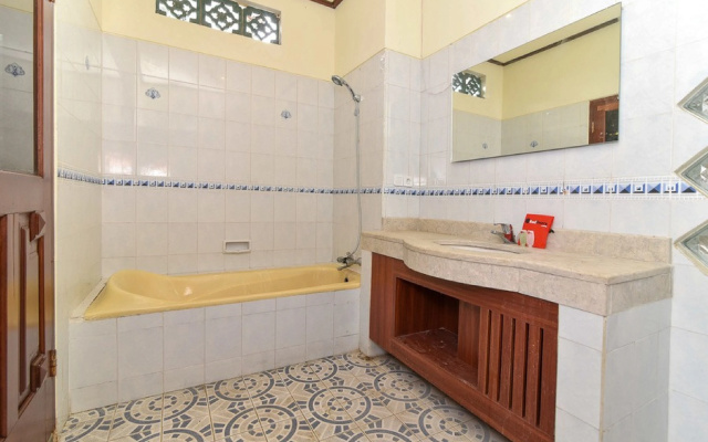 RedDoorz Plus near Seminyak Square