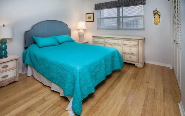 Hibiscus Pointe 461
