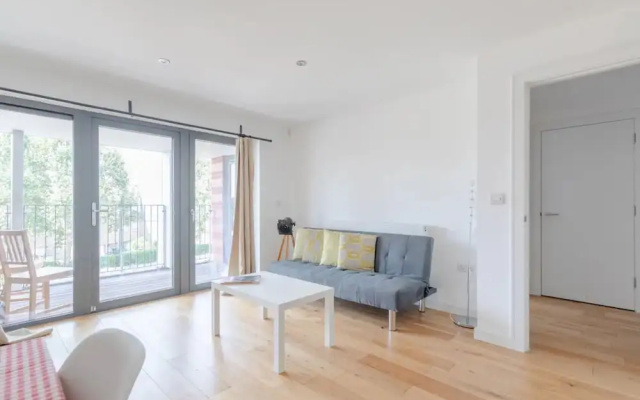 Vibrant 1BD Flat w/ Private Balcony, Camberwell!