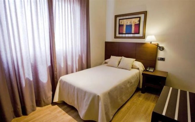 Отель Cristina Испания, Лос-Алькасарес - отзывы, цены и фото номеров - забронировать отель Cristina онлайн комната для гостей