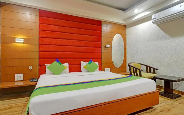 Collection O Hotel Johri Residency