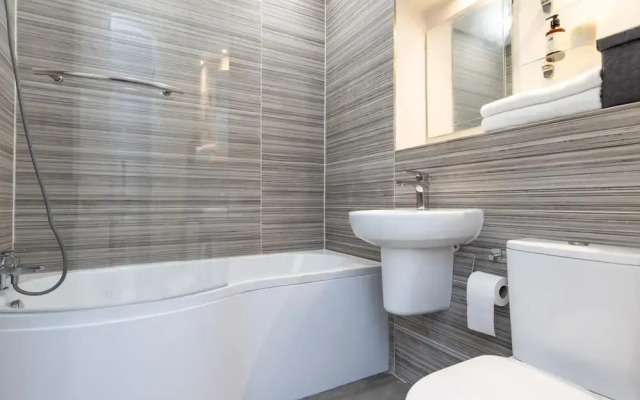 Magnificent 2 Bedroom Flat in Historic Army Barracks